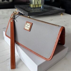 New Dooney & Bourke Kirby Tatum Leather Wristlet Wallet Clutch